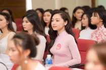 Cô gái tặng hoa Tổng thống Trump bất ngờ thi Hoa hậu Việt Nam 