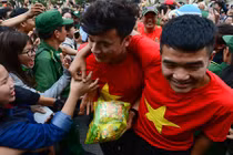 Nhìn lại khoảnh khắc U23 Việt Nam “đại náo” phố đi bộ Nguyễn Huệ