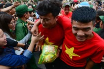 Nhìn lại khoảnh khắc U23 Việt Nam “đại náo” phố đi bộ Nguyễn Huệ