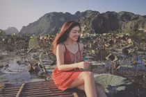 Bị antifan cà khịa, nữ tiếp viên Vietnam Airlines đáp trả "chất lừ"