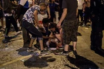 Hai cổ động viên Pháp thiệt mạng khi ăn mừng đội nhà vô địch