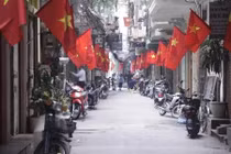 Chiều 30 Tết, ngắm phố phường Hà Nội bình yên đến lạ