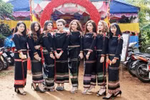 Danh tính 6 cô gái Ê Đê xinh đẹp làm dân tình điên đảo