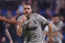 Chuyển nhượng bóng đá: Chia tay Kompany, Man City đón sao Juventus