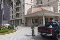 Phát hiện 43 triệu USD tiền mặt chất núi trong căn hộ bí ẩn