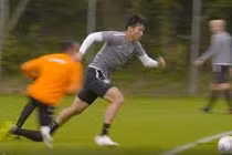 Đoàn Văn Hậu phô diễn kỹ thuật biến thủ môn SC Heerenveen thành trò hề