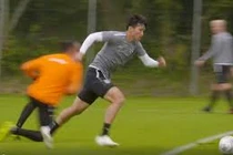 Đoàn Văn Hậu phô diễn kỹ thuật biến thủ môn SC Heerenveen thành trò hề