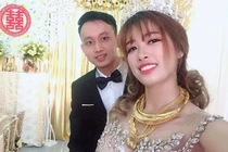 Cô dâu oằn mình, đeo vàng "gãy cổ, gãy tay" gây nhốn nháo CĐM