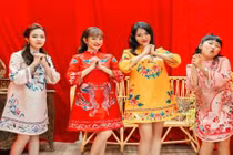 Bộ ảnh Tết ngọt ngào của hot girl trà sữa Việt và hội bạn thân