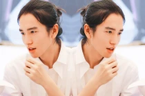 Chị em mê mẩn chàng soái ca tóc dài siêu đẹp trai 