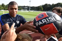 Chuyển nhượng bóng đá mới nhất: PSG nổ bom tấn Mbappe