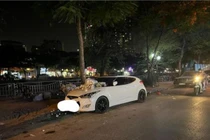 Đỗ xe sai vị trí, tài xế xe sang nhận cái kết... ngập rác