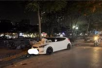 Đỗ xe sai vị trí, tài xế xe sang nhận cái kết... ngập rác