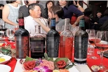Con cái Hoàng Kiều hành động “sốc” sau chuyện của Ngọc Trinh 