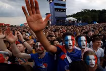 Biển người đổ ra đường ăn mừng Pháp trở thành vô địch World Cup 2018