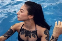 Nữ thợ xăm Hàn Quốc nổi tiếng, được mệnh danh "Bông hồng đen"