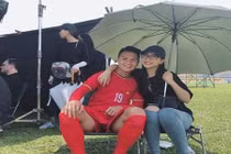 Dân mạng nghi vấn chuyện sứt mẻ tình cảm giữa Quang Hải và bạn gái