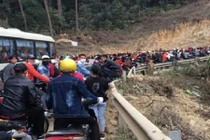 Dân tình phát hoảng cảnh nhiều nơi "thất thủ" vì người người đi chơi Tết