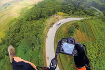 Giới trẻ Việt mê du lịch bằng dù lượn ngắm Tây Bắc