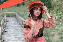 Em gái dân tộc Giáy xinh đẹp hơn cả hot girl khiến bao chàng trai xao xuyến