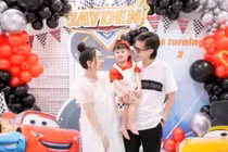 "Chớp mắt một cái" con gái Minh Nhựa lên chức mẹ được 2 năm