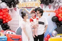 "Chớp mắt một cái" con gái Minh Nhựa lên chức mẹ được 2 năm