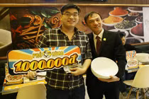 Dân Hà thành háo hức với lời thách thức ăn bát phở “khổng lồ”