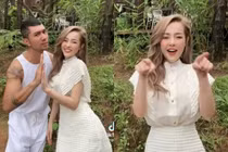 Quẩy "Bên trên tầng lầu", Ngân 98 được khen vì mặc thứ này