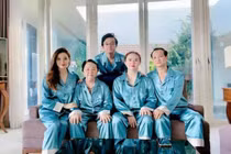 Khoe ảnh gia đình, nhan sắc 3 thế hệ nhà Midu gây sốt mạng