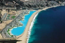 Dân mạng choáng váng với bể bơi hoành tráng nhất thế giới