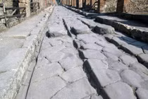 Bí ẩn những con đường phủ sắt nóng chảy 2.000 năm trước