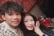 Nàng WAGs Vóc Đỗ khoe ảnh được cầu hôn siêu lãng mạn