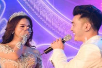 Vừa tặng nhẫn 60.000 USD, Ưng Hoàng Phúc tiếp tục tặng vợ quà đặc biệt 