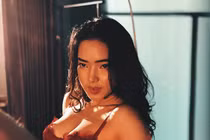 Hot girl Châu Bùi khoe vòng 1 hút mọi ánh nhìn