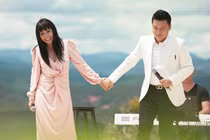 “Lam Trường từng bị khán giả đụng chạm cơ thể, ngắt nhéo bầm tím”