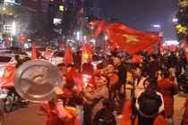 "Xoong thủng, nồi méo" sau đêm đi bão khiến dân mạng cười sặc sụa