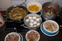 Thực đơn ăn sang chảnh hơn người của chú chó Alaska gây choáng