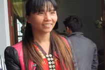 Cô giáo cắm bản gạt nước mắt vì con không nhận ra mẹ 