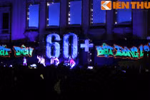 Giới trẻ hào hứng xuống phố hưởng ứng Giờ trái đất 2017