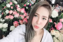 Người mẫu gốc Hoa xinh đẹp cuốn hút trên sân bóng “phủi” Việt