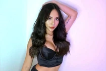 Dân mạng "tròn mắt" với hình ảnh quán quân The Voice ngày càng bốc lửa