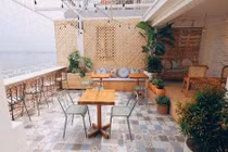 Giới trẻ Hà thành check-in quán cafe ngắm toàn cảnh Hồ Tây