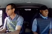 Video: Xe chở tiền ngân hàng bị cướp dùng súng bắn xối xả