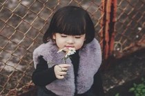 Bộ ảnh đen trắng của người mẫu nhí hút hồn dân mạng