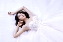 Bạn gái tin đồn Phan Văn Đức đăng ảnh váy cưới, dân mạng "lót dép" hóng tin mừng