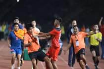 Hỗn chiến chung kết Thái Lan và Indoneisa, báo chí khu vực nói gì?