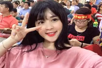 "Hot girl áo hồng" ở Mỹ Đình được khen xinh hơn hoa hậu