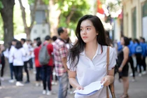 "Đổ gục" trước nhan sắc nữ sinh mang 3 dòng máu tại kỳ thi THPT 2019