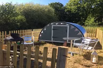 Dịch vụ ngủ trong chuồng lợn giá 1,5 triệu đồng/đêm