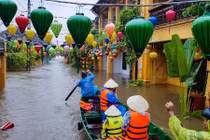 Phượt thủ khó quên trải nghiệm chèo thuyền dạo phố Hội An 